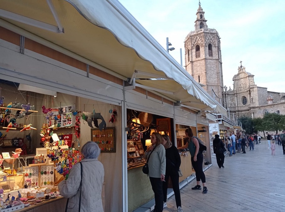 Feria Artesania Navidad plaza Reina Valencia